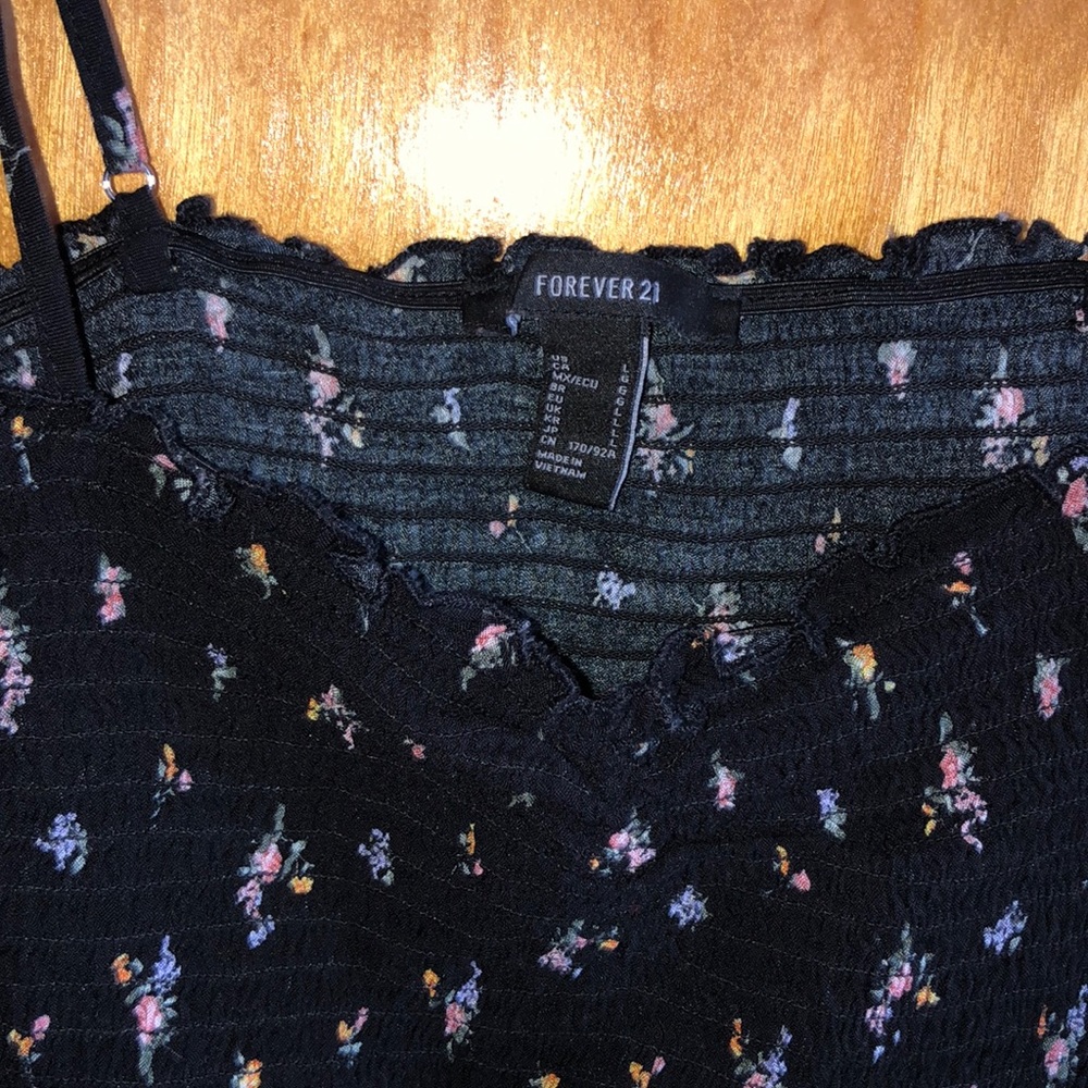 🌸 Flower Ruched Tank 🌸 - Picture 2 of 3